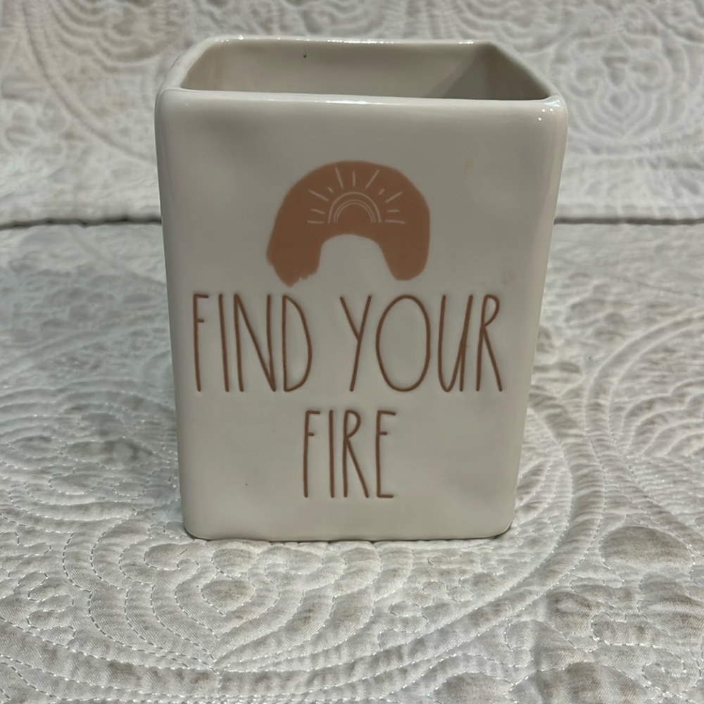 Rae‎ Dunn FIND YOUR FIRE container